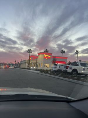 In-N-Out Burger by null