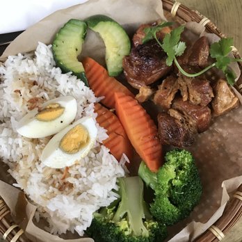 Quà Phê - Pork Belly Rice Dish - Cafes Near Me - Berlin, BE