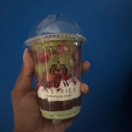 Dubai chocolate strawberry cup