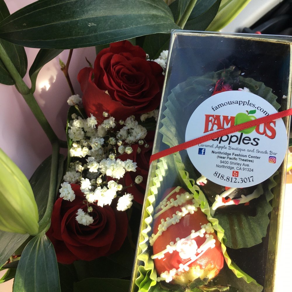 Famous Apples - Chocolate covered strawberries! - Desserts Near Me - Northridge, California Famous Apples - Chocolate covered strawberries! - Desserts Near Me - Northridge, California