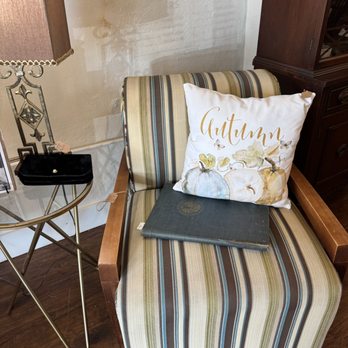 Gypsy Soul Antiques - After eyeing this pillow for several minutes I had to have it. $10! - Antiques Near Me - Cullman, Alabama