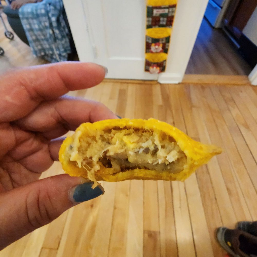 D'Anna's Deli & Pizzeria - Chicken empandas - Pizza Near Me - Flushing, New York