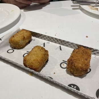 Aragón 58 - Croquetas de Gambas al Ajillo con Alga Wakame - Tapas Bars Near Me - Valencia, V Aragón 58 - Croquetas de Gambas al Ajillo con Alga Wakame - Tapas Bars Near Me - Valencia, V