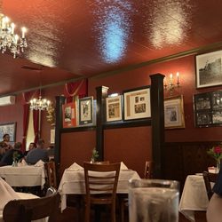 Bamonte's - Interior