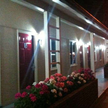 Riverside Motel - Red doors made me stop here and I didn't regret it. - Hotels Near Me - Vancouver, Washington Riverside Motel - Red doors made me stop here and I didn't regret it. - Hotels Near Me - Vancouver, Washington