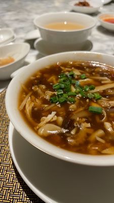 Li Yen 麗苑 by null