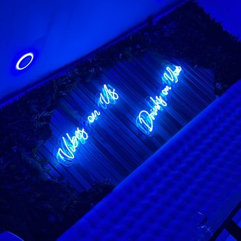Oui Cocktail Lounge - Cocktail Bars Near Me - Brooklyn, New York