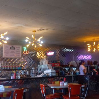 Ponte's Diner - the interior of the restaurant - American Near Me - Fairfield, Texas