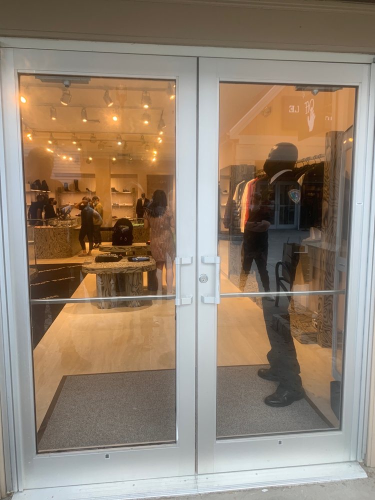 OFF WHITE AT WOODBURY COMMONS Updated September 2024 498 Red Apple