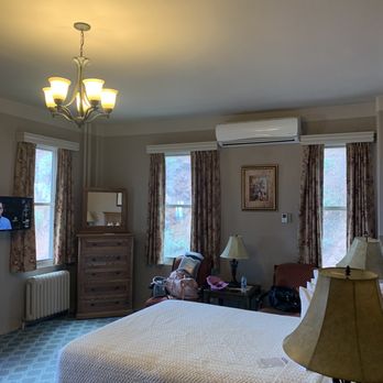 Jerome Grand Hotel - Large bedroom - Hotels Near Me - Jerome, Arizona