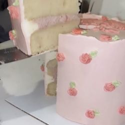 Sweets By Cella - Vanilla cake with raspberry cream !