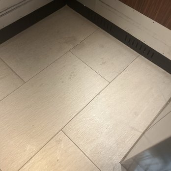 Hampton Inn Chester South - More dirt in elevator corners broken tile on 1 elevator - Hotels Near Me - Chester, Virginia
