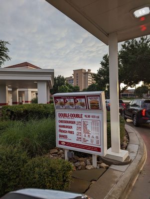 In-N-Out Burger by null