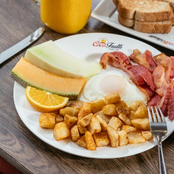 Coco Frutti - Joliette - a plate of breakfast food - Creperies Near Me - Joliette, Quebec