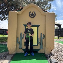 Putter's Pride - Phoenix in front of a hole that reminded me of home.