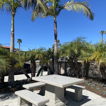Shipwreck Park - 2 eating areas like this - Playgrounds Near Me - Dana Point, California