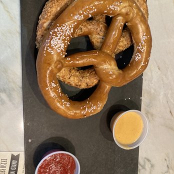 Niagara Brewing Company - 2 types of pretzels - Brewpubs Near Me - Niagara Falls, Ontario