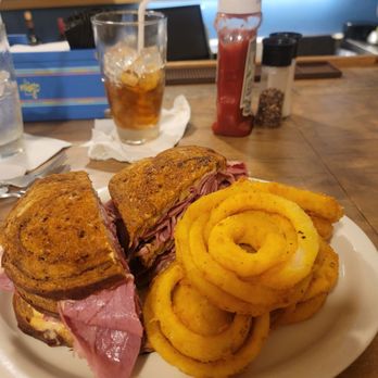 Stowell's Café - Ruben Sandwich with Onion Rings - Cafes Near Me - Plymouth, Massachusetts