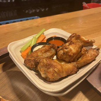 Blake’s Taphouse - Chicken wings - Beer Bar Near Me - Broomfield, Colorado