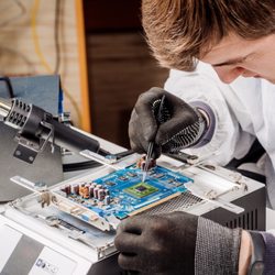 Cellular Mobile Services - Cellular mobile services we can get your phone fixed in less than 20 minutes. Locate on 1397 West Main Rd., Middletown, RI