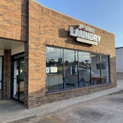 2nd Street Laundry - Not that clean.