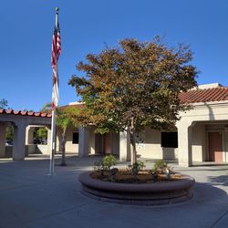 Melinda Heights Elementary School - Central courtyard