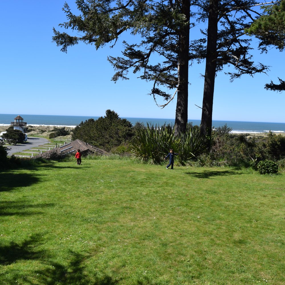 Ireland's Rustic Lodges - Back yard of cape cod - Hotels Near Me - Gold Beach, Oregon