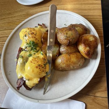 Sunny Side Breakfast - Wealth pig eggs Benedict - Breakfast & Brunch Near Me - Sacramento, California Sunny Side Breakfast - Wealth pig eggs Benedict - Breakfast & Brunch Near Me - Sacramento, California