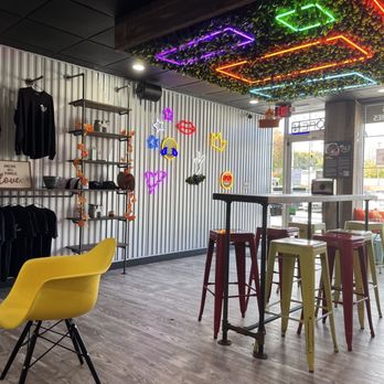 Boost Bowls - Inside seating - Juice Bars & Smoothies Near Me - Newtown, Connecticut