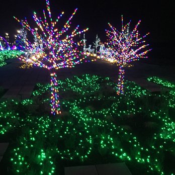 Waterfront Botanical Gardens - Festive! - Botanical Gardens Near Me - Louisville, Kentucky