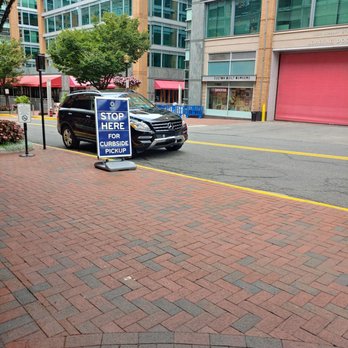 Reston Town Center - Parking to pick up food - Shopping Centers Near Me - Reston, Virginia Reston Town Center - Parking to pick up food - Shopping Centers Near Me - Reston, Virginia