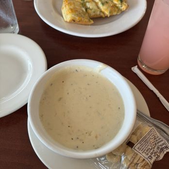Manny's Steakhouse - clam chowder - Steakhouses Near Me - Vallejo, California