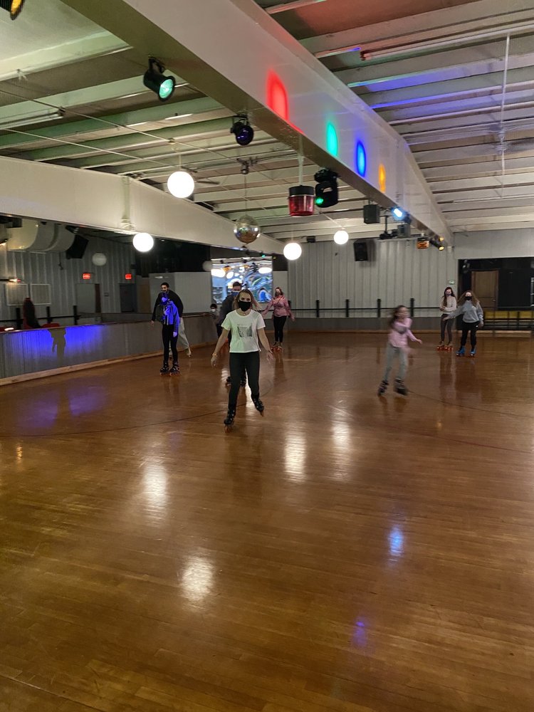 WOOD’N WHEEL SKATING RINK Updated September 2024 365 Rte 9W, Ulster Park, New York Skating