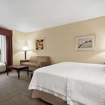 Hampton Inn & Suites Brunswick - Guest room - Hotels Near Me - Brunswick, Georgia Hampton Inn & Suites Brunswick - Guest room - Hotels Near Me - Brunswick, Georgia