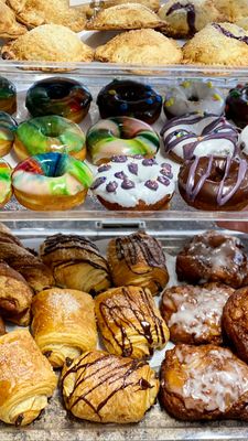 Sara's Bakery - featuring Tipsy Pies by null