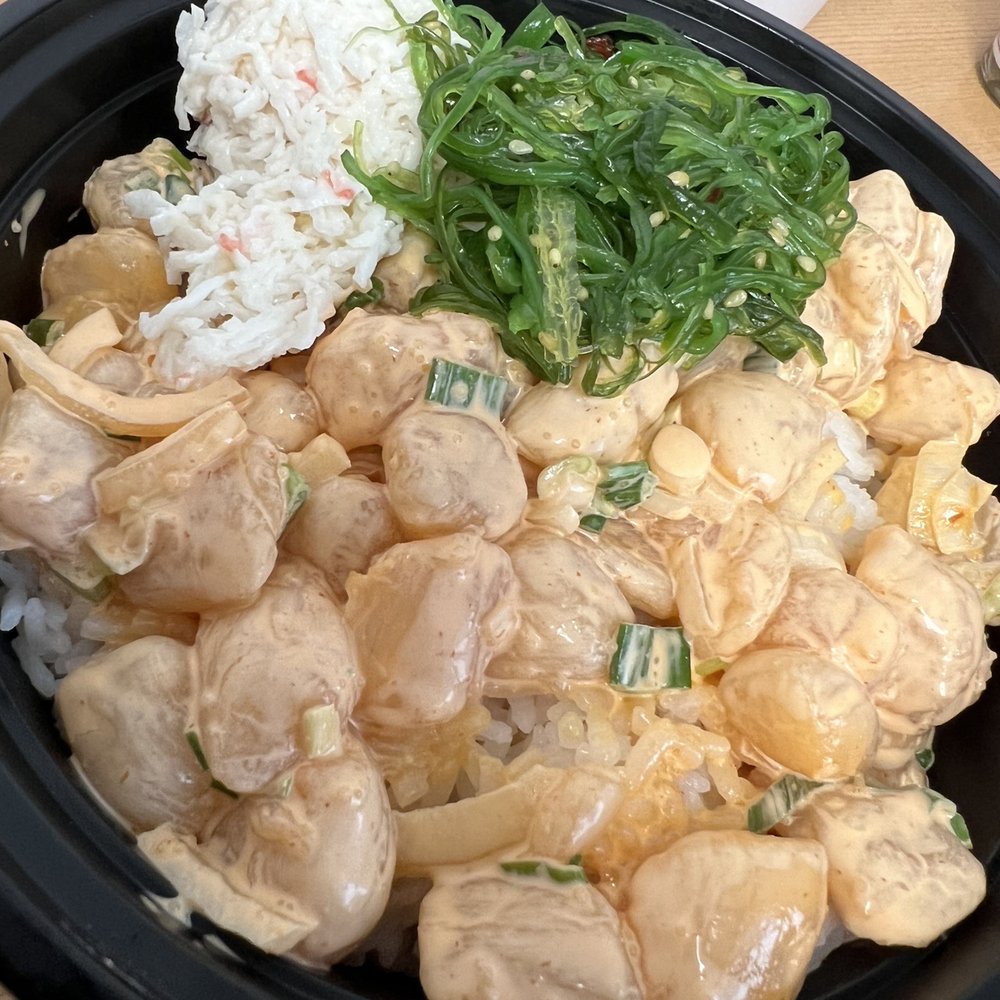 Fish King - Scallop poke with imitation crab rice and seaweed salad. Simple but tasty. Didn't need 100 toppings like most build your own bowls - Seafood Markets Near Me - Glendale, California