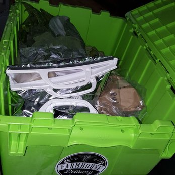 Farmhouse Delivery - The cool peek bags and boxes. - CSA Near Me - Austin, Texas Farmhouse Delivery - The cool peek bags and boxes. - CSA Near Me - Austin, Texas