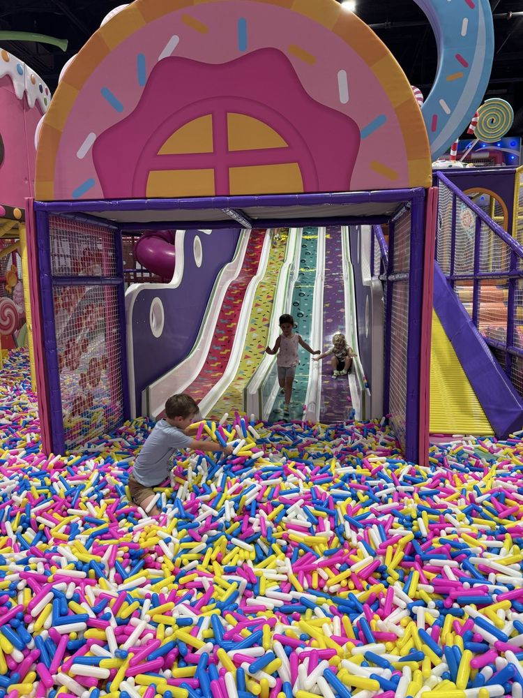 Candy Wonderland Logo