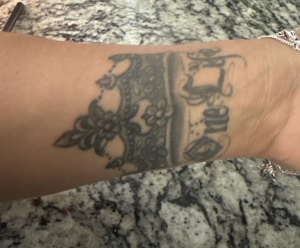 Black Diamond Ink Tattoo and Smoke shop Logo