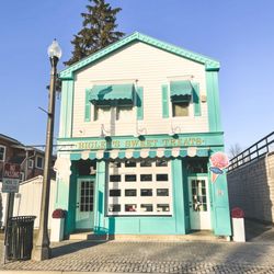 Bigley's Shoes and Clothing - Bigley's Sweet Treats ice-cream store.