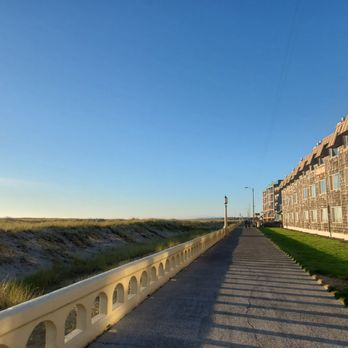 Ebb Tide Oceanfront Inn - That's the hotel on the right. Fun to arrive back home via boardwalk with the ocean right next to you. - Hotels Near Me - Seaside, Oregon Ebb Tide Oceanfront Inn - That's the hotel on the right. Fun to arrive back home via boardwalk with the ocean right next to you. - Hotels Near Me - Seaside, Oregon