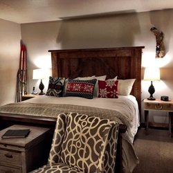 Hidden Moose Lodge - The Garden Suite's bedroom
