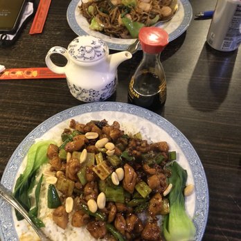 Nanjing Bistro - Kung Pao Chicken and Shrimp Fried Noodle - Chinese Near Me - Champaign, Illinois Nanjing Bistro - Kung Pao Chicken and Shrimp Fried Noodle - Chinese Near Me - Champaign, Illinois