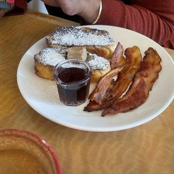 Cafe M - French Toast and bacon - Breakfast & Brunch Near Me - Berkeley, California