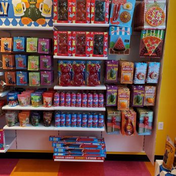 IT'SUGAR - a display of candy and snacks - Candy Stores Near Me - Niagara Falls, New York