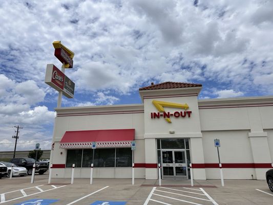 In-N-Out Burger by null