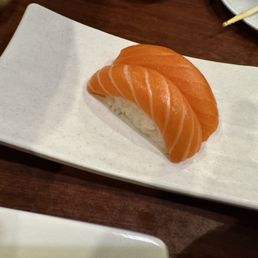 Salmon nigiri