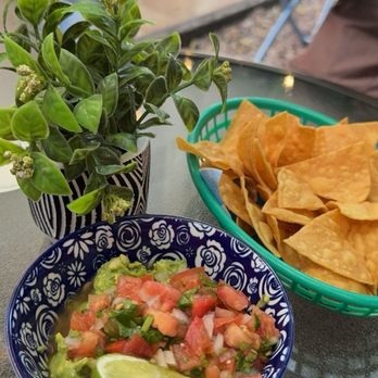 Ilegal Taqueria - Guac and chips - Mexican Near Me - Brooklyn, New York