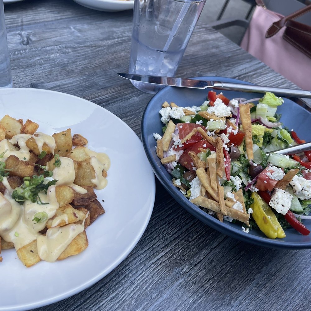 Bandit - Salad and cheesy potatoes - American Near Me - Chicago, Illinois Bandit - Salad and cheesy potatoes - American Near Me - Chicago, Illinois