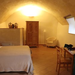 Residence Sassi San Gennaro B&b - My "cave" room from Paleolithic times! Crazy experience!